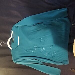 Light weight sweater